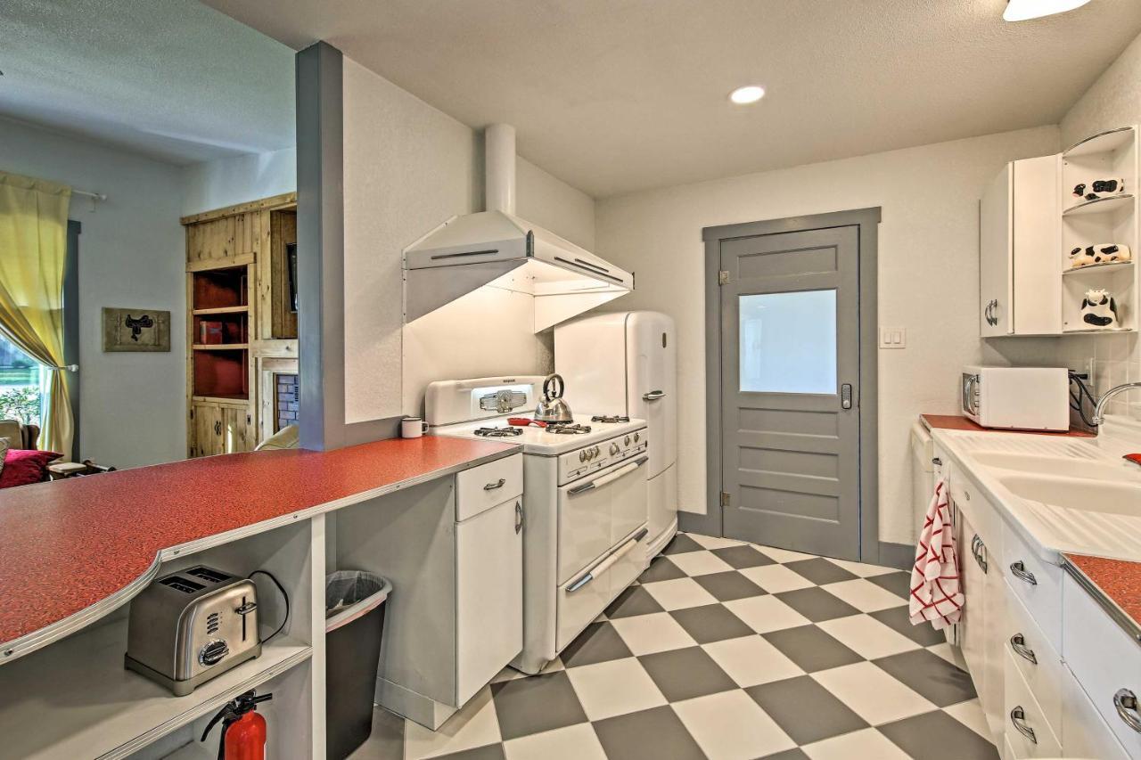 Remodeled Retro Home With Deck, Walk To Main Street! Blanco Exterior foto